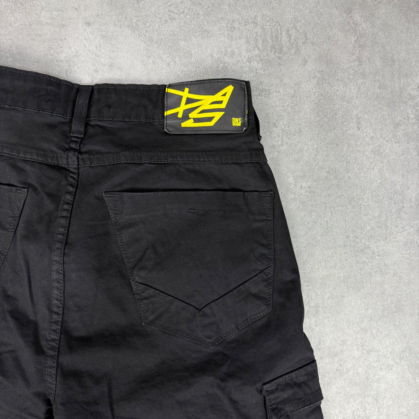 Regular classic fit black